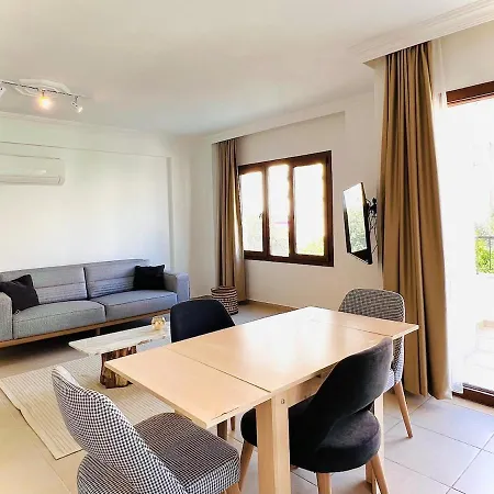 Apartment Spacious & Serene Retreat In Prime Location Of - Antalya