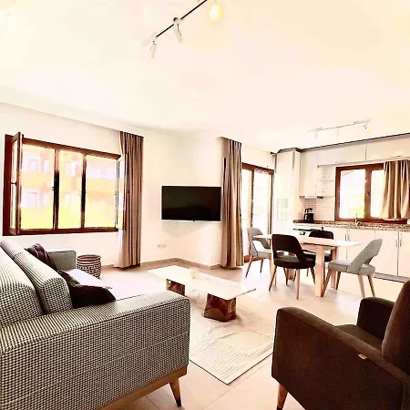 Apartment Spacious & Serene Retreat In Prime Location Of - Antalya